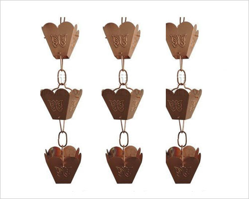 銅雨鏈適用于底層檐口挑出墻體的距離較長的建筑.同時,雨鏈具有*強(qiáng)的裝飾性,更適合于公園及庭院中的樓亭或過廊兩側(cè)使用.
